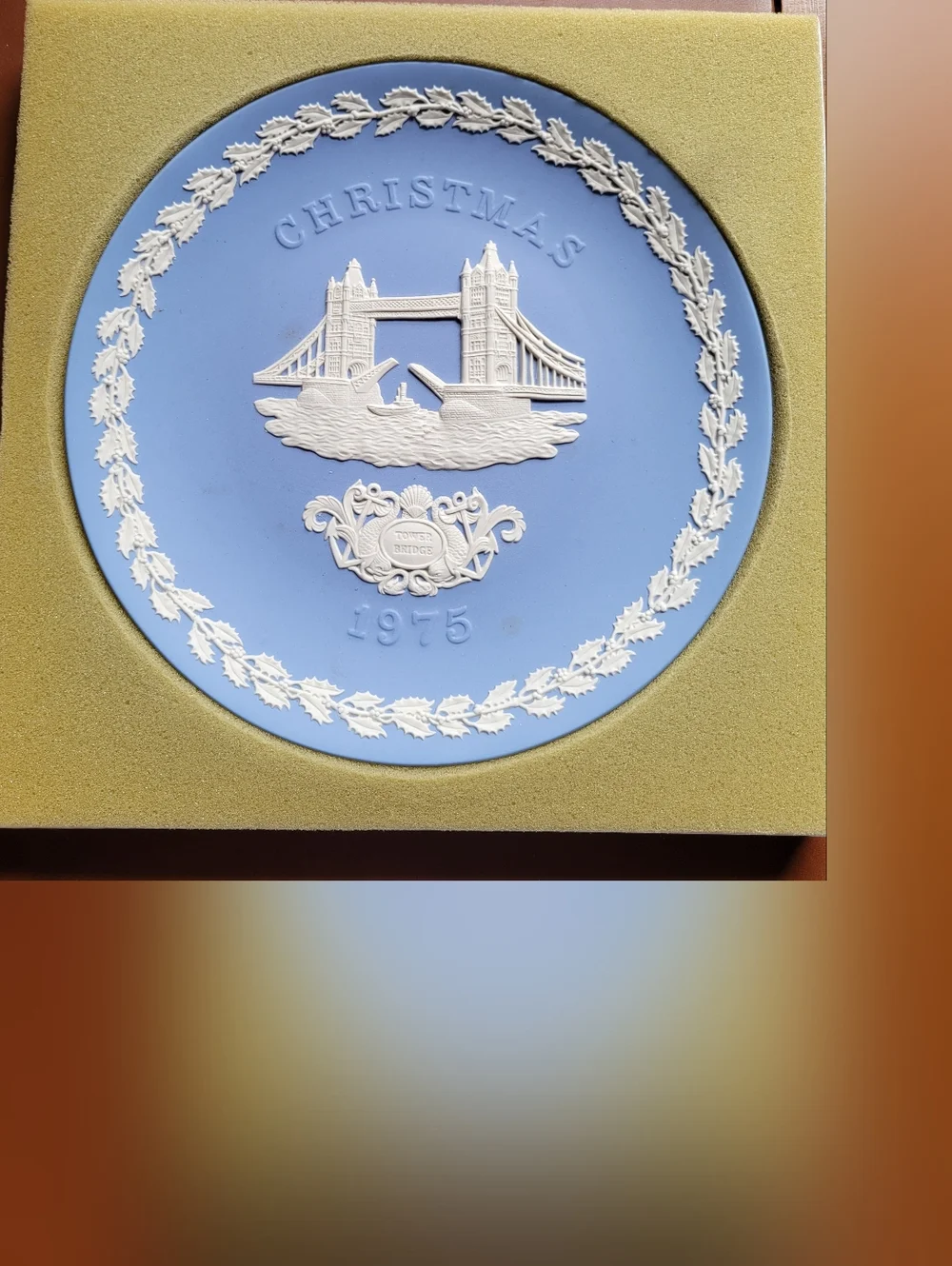 1975 Wedgwood Christmas Plate Tower Bridge Jasperware Blue Collector England